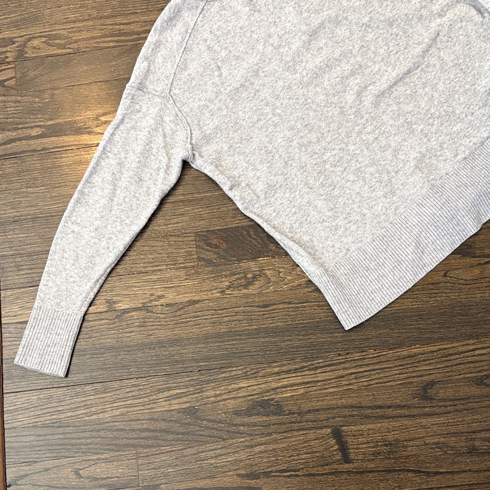 Aerie Light Gray V-Neck Knit Sweater (size XS) - Picture 10 of 12